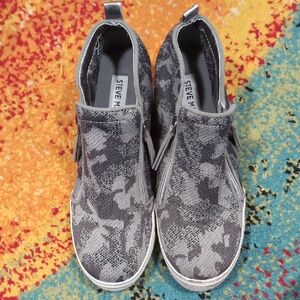 Steve Madden Girls Gray Camo Shoes